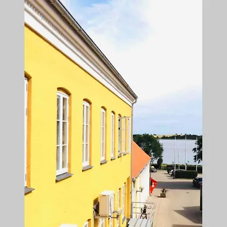 Pa Torvet I Apartman